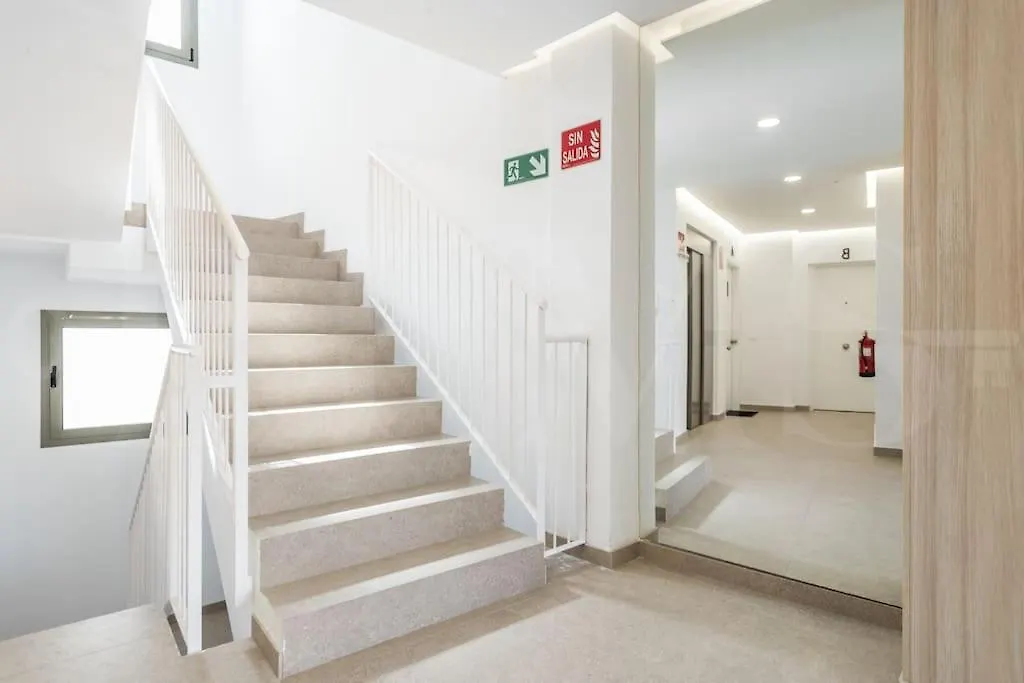 Enchanting And Bright Apartment Center By Rems マラガ