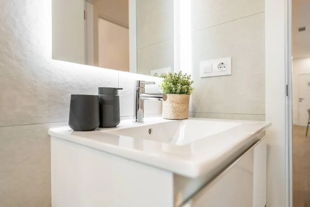 Enchanting And Bright Apartment Center By Rems Malaga