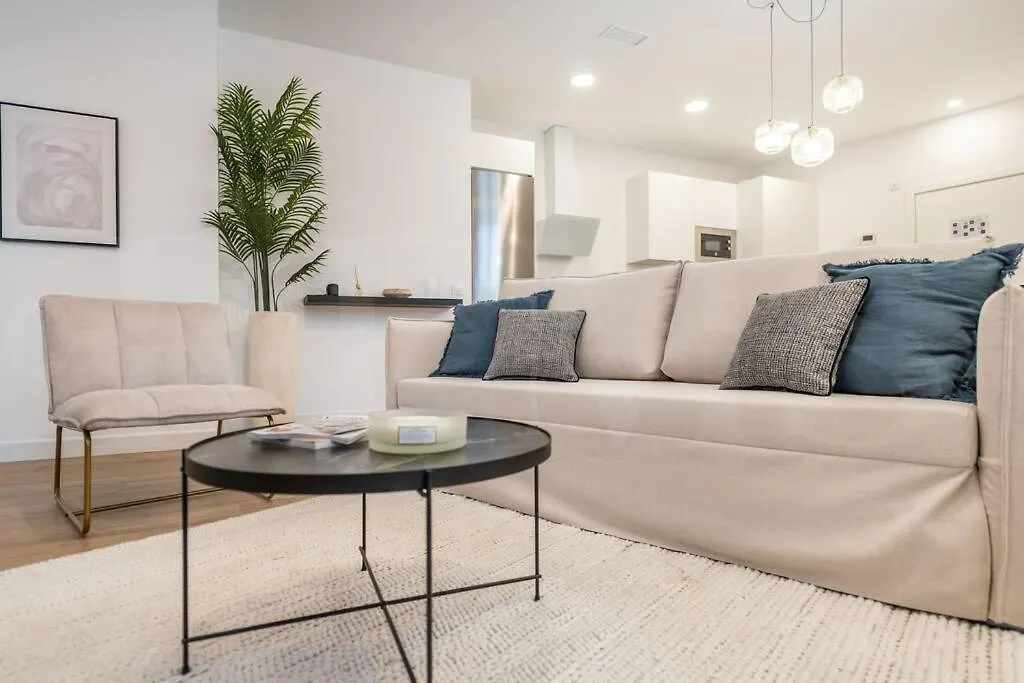 Enchanting And Bright Apartment Center By Rems location